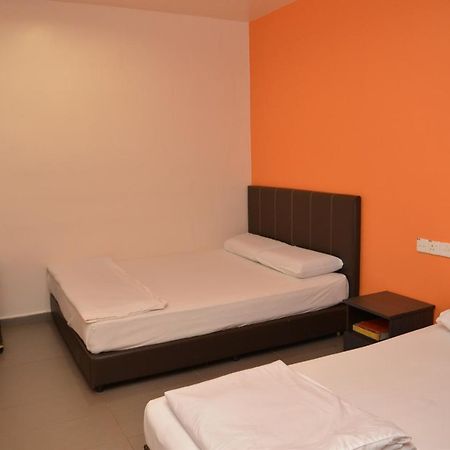 Gf Wonderful Hotel Pontian Kecil Exterior foto